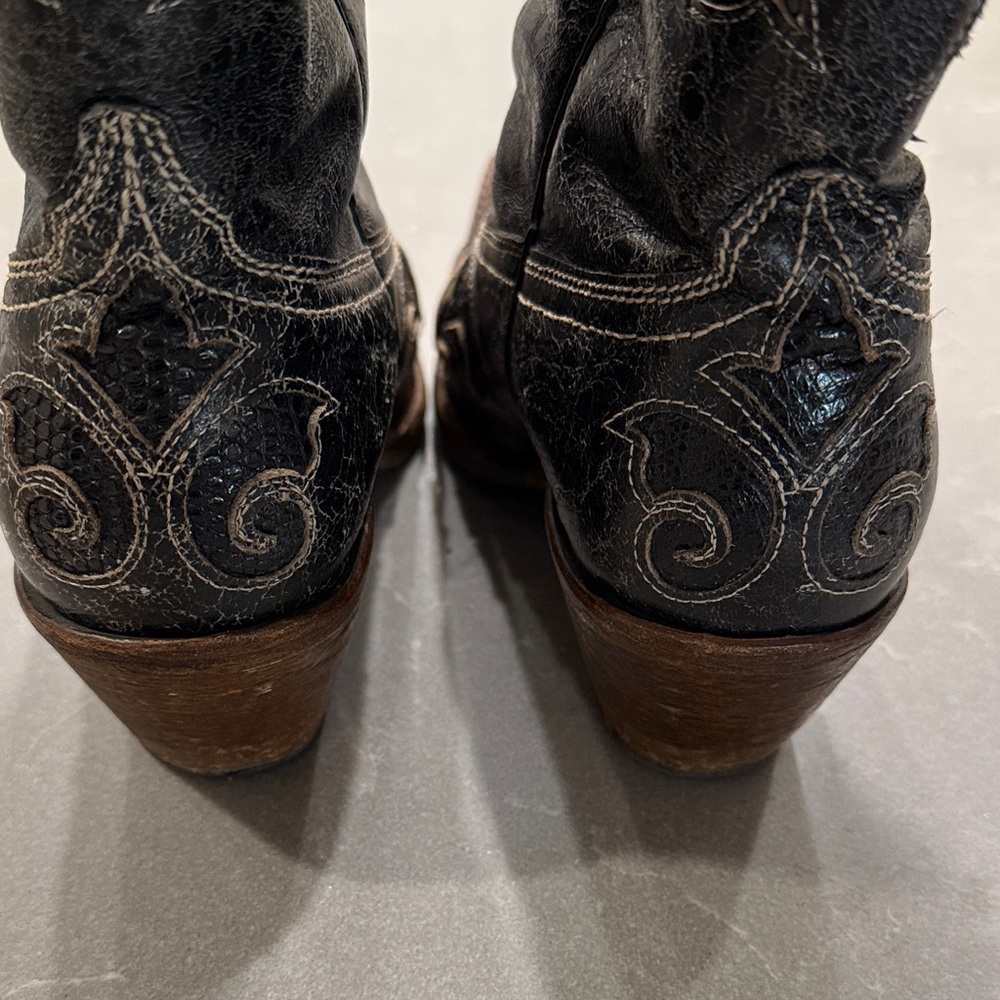 Corral Vintage Black Leather Boots - Picture 8 of 13